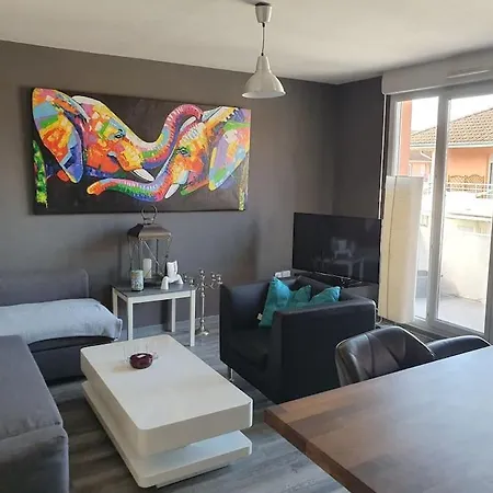 Like Home, In Geneva's Neighborhood Apartment